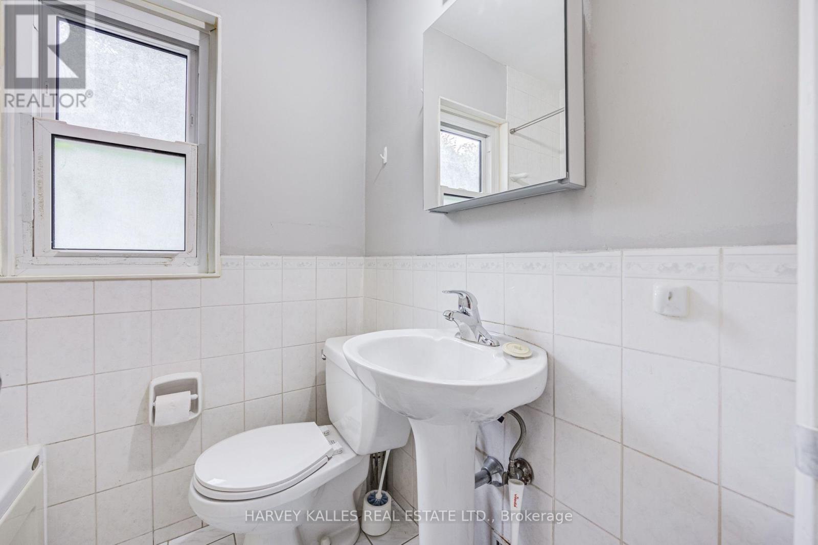 32 Oxton Avenue, Toronto, Ontario M5P 1L9 - Photo 10 - C13710660
