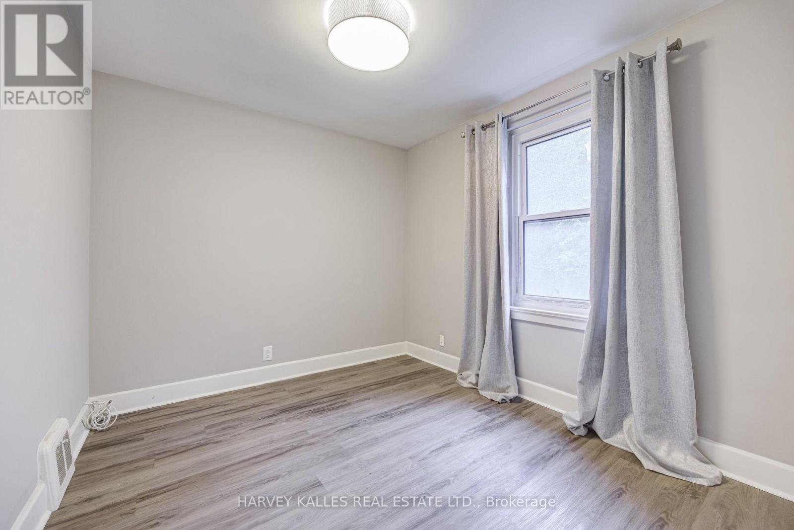 32 Oxton Avenue, Toronto, Ontario M5P 1L9 - Photo 12 - C13710660