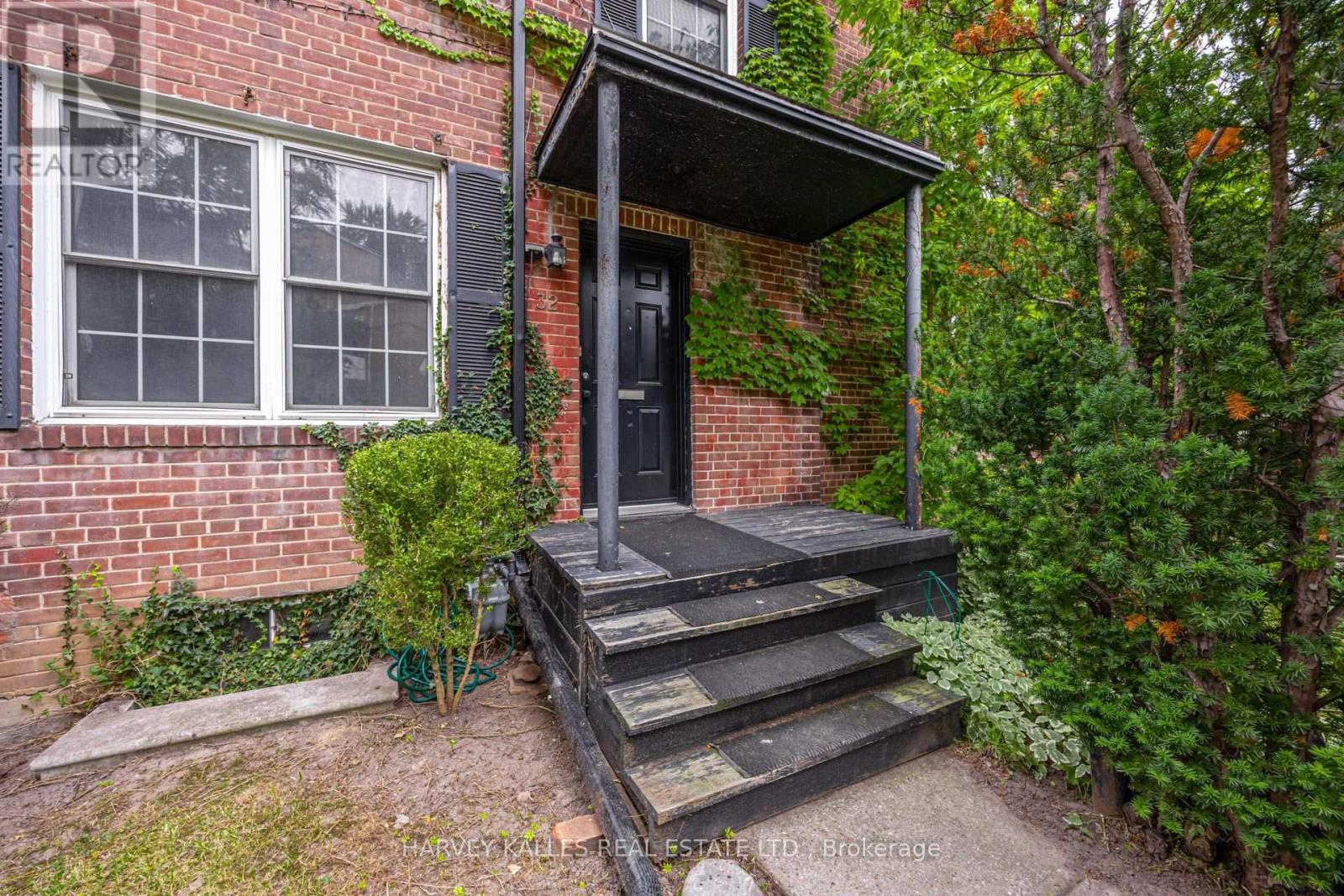 32 Oxton Avenue, Toronto, Ontario M5P 1L9 - Photo 2 - C13710660