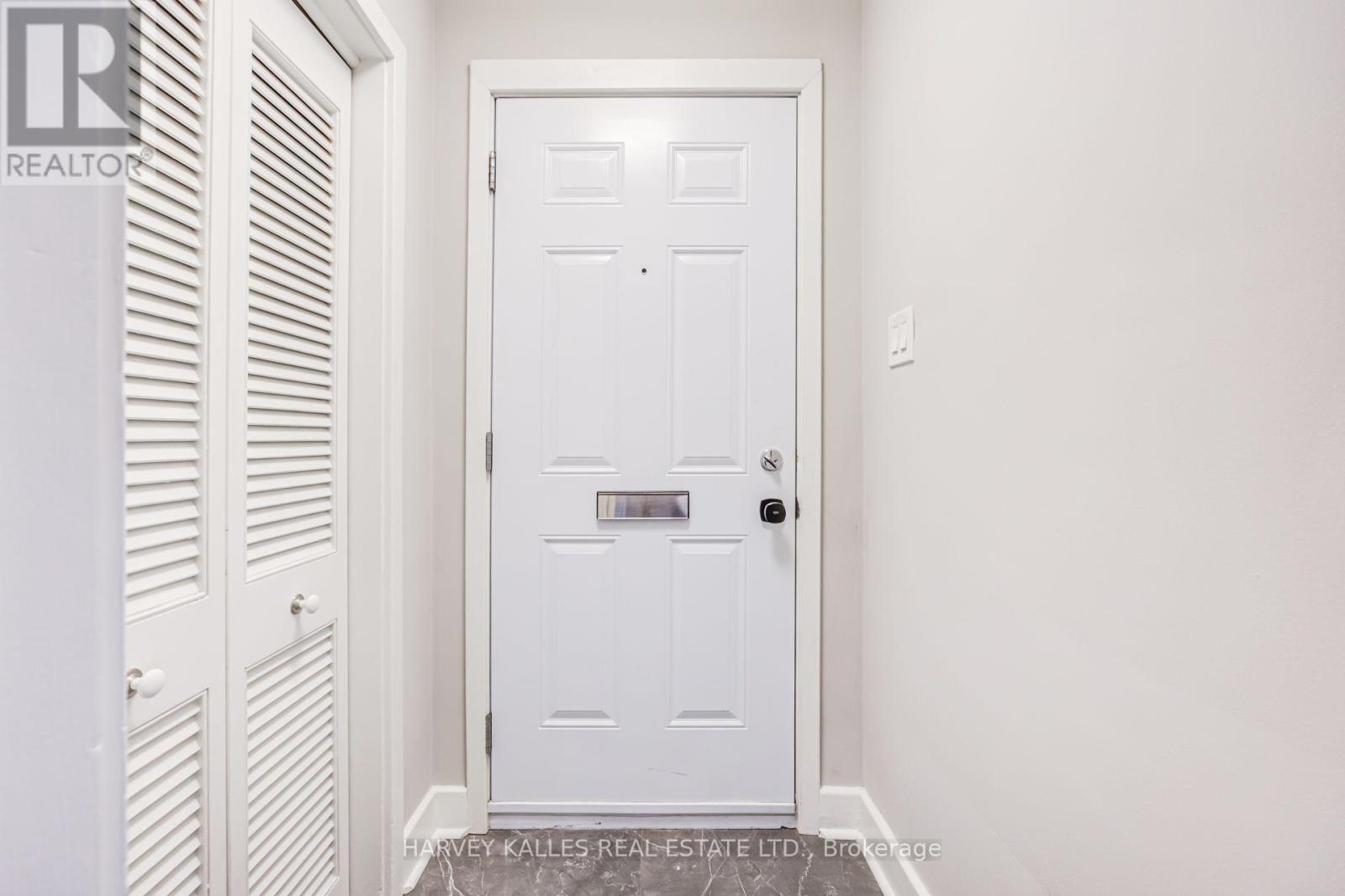 32 Oxton Avenue, Toronto, Ontario M5P 1L9 - Photo 3 - C13710660