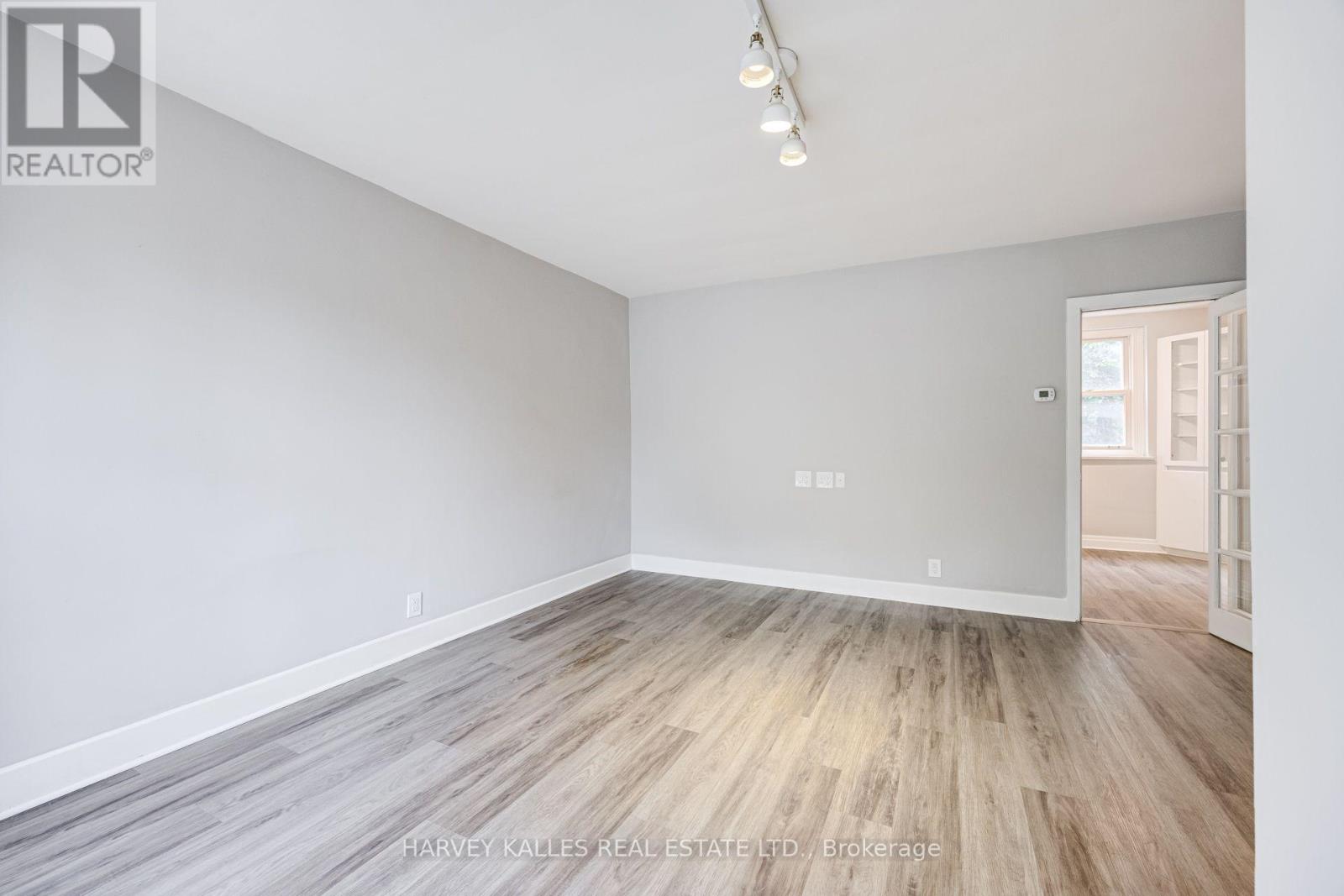 32 Oxton Avenue, Toronto, Ontario M5P 1L9 - Photo 4 - C13710660