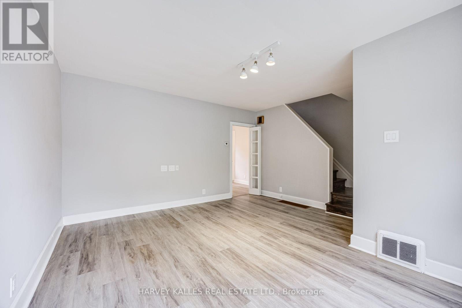 32 Oxton Avenue, Toronto, Ontario M5P 1L9 - Photo 5 - C13710660