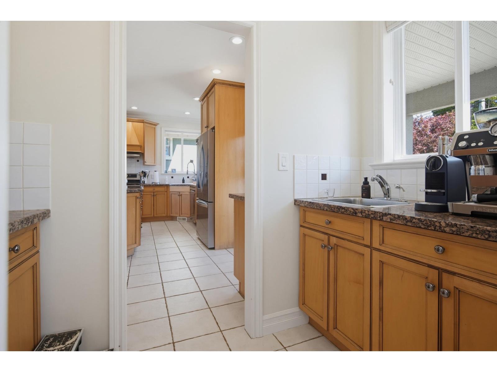 15441 Royal Avenue, White Rock, British Columbia  V4B 1N2 - Photo 11 - R3154285