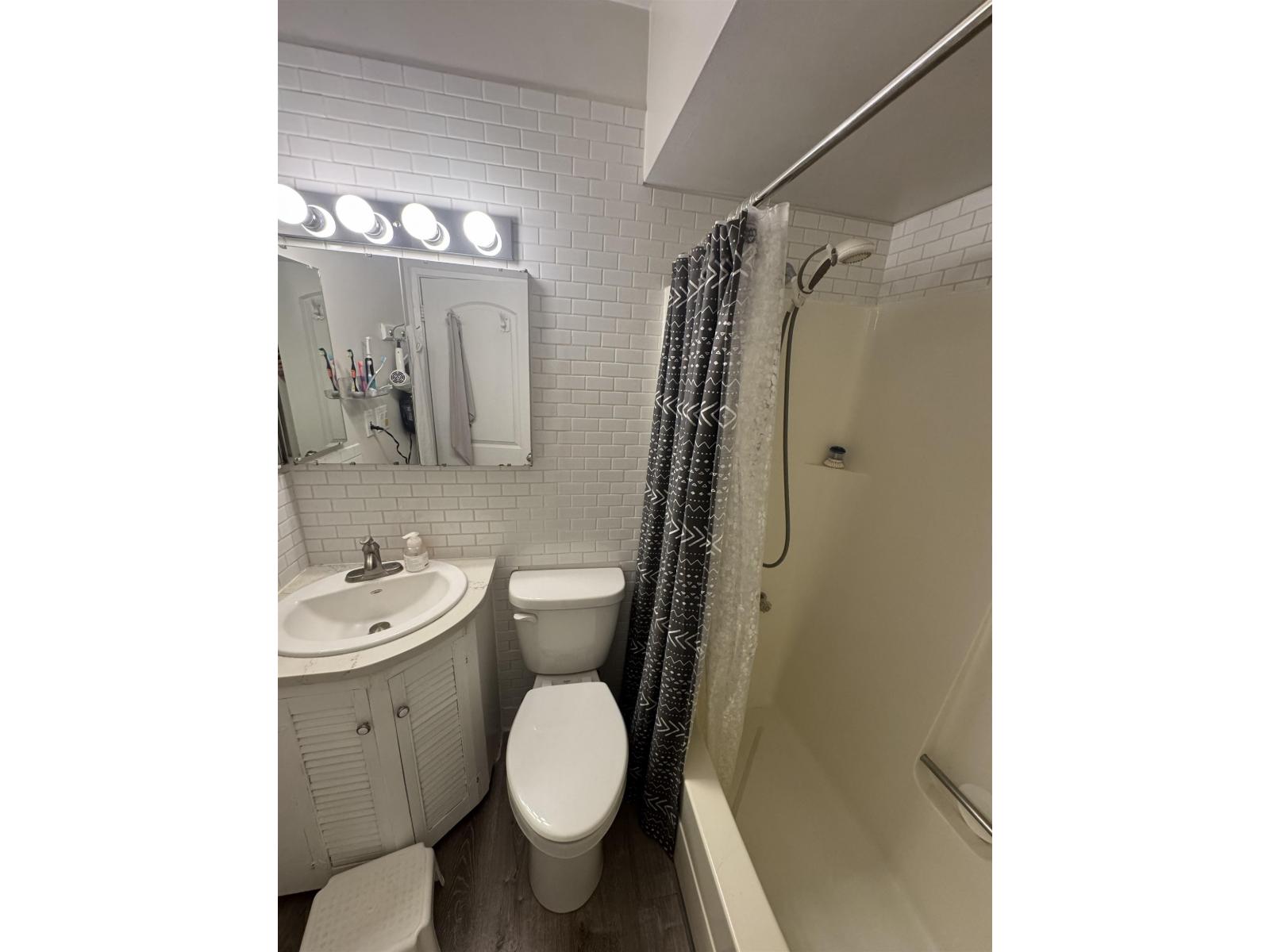 15441 Royal Avenue, White Rock, British Columbia  V4B 1N2 - Photo 35 - R3154285