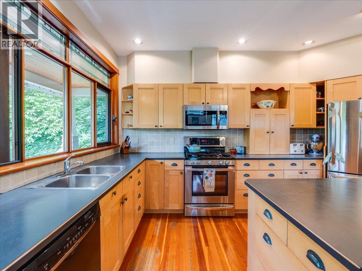 711 Regent Street, Nelson, British Columbia  V1L 5W5 - Photo 37 - 10390685