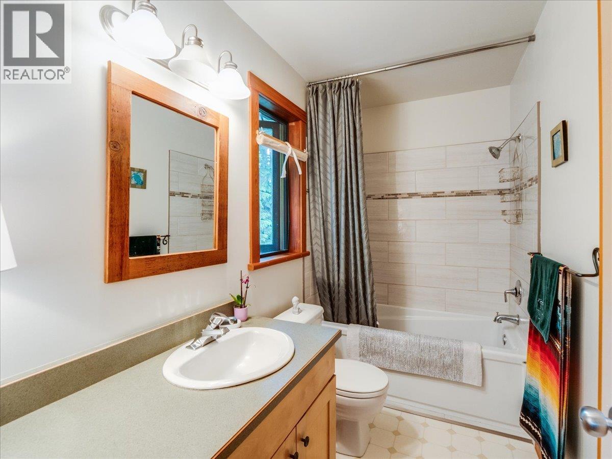 711 Regent Street, Nelson, British Columbia  V1L 5W5 - Photo 54 - 10390685