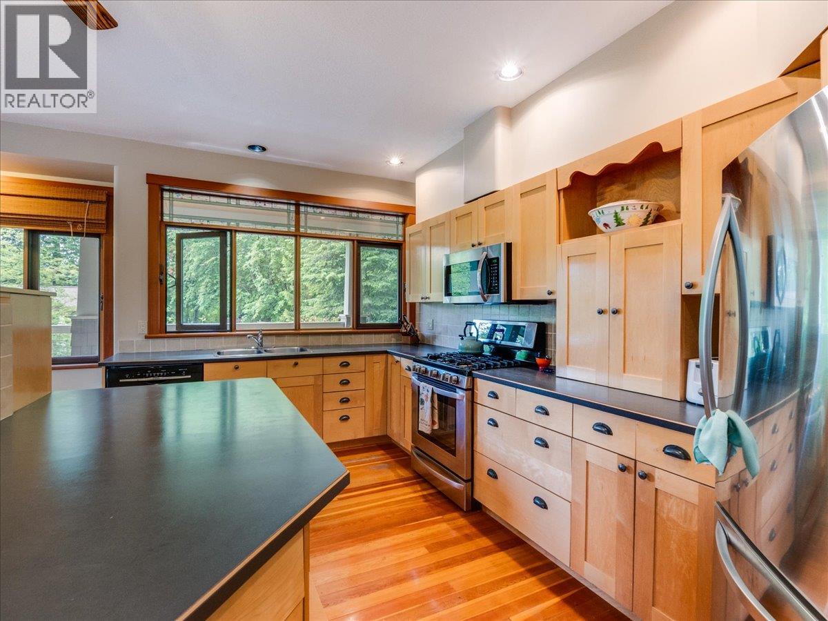 711 Regent Street, Nelson, British Columbia  V1L 5W5 - Photo 38 - 10390685