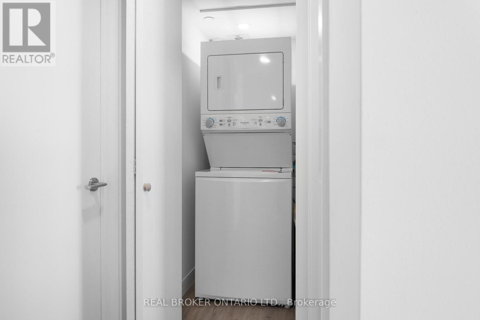 801 - 100 Manett Crescent, Brampton (Brampton West), Ontario  L6X 5R8 - Photo 6 - W13710658
