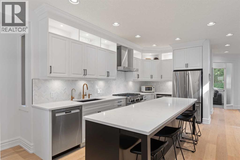 2013 42 Avenue SW, Calgary, Alberta  T2T 2M8 - Photo 4 - A2332713
