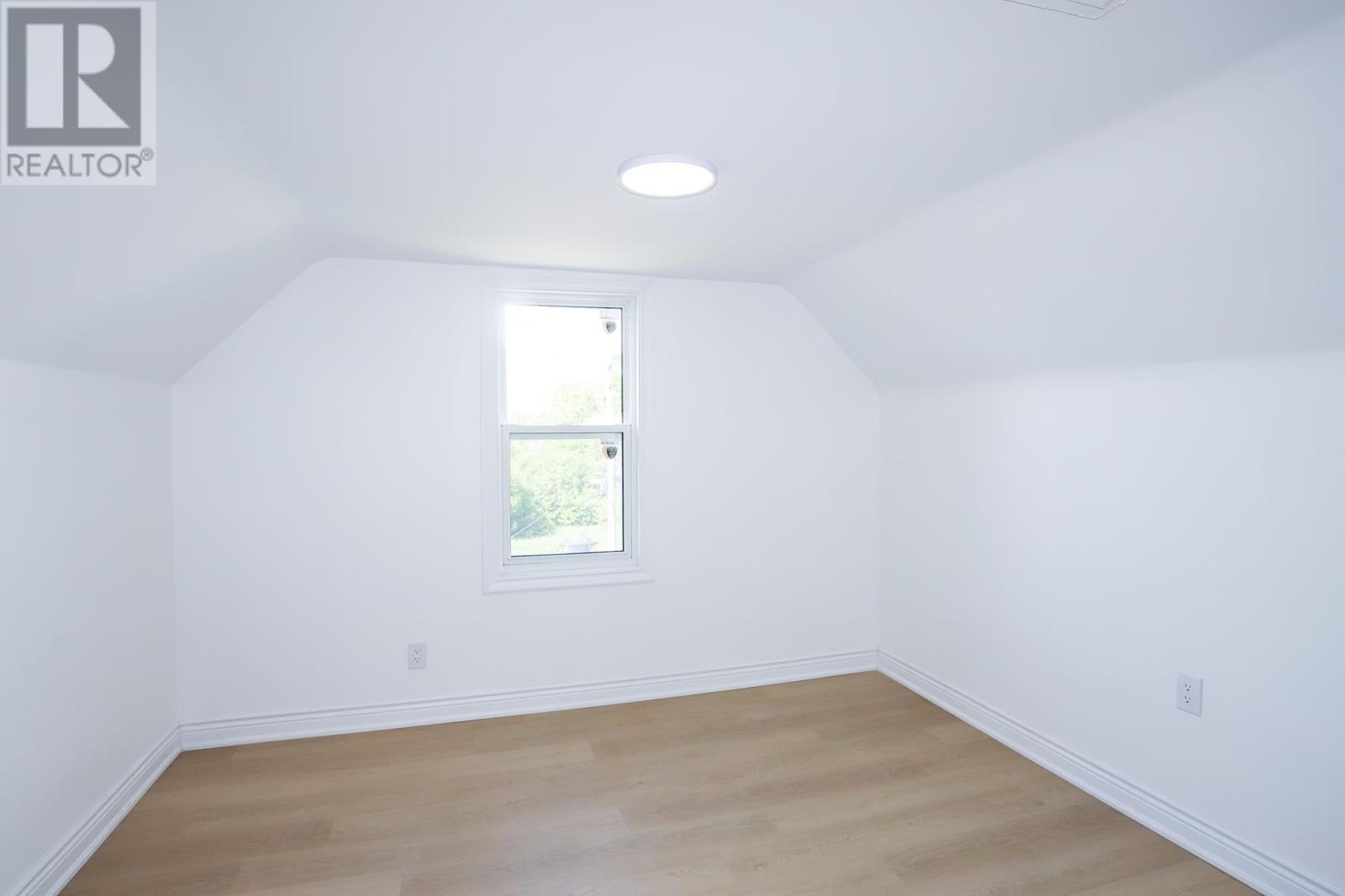 54 Cathcart St, Sault Ste. Marie, Ontario  P6A 1E1 - Photo 11 - SM262164