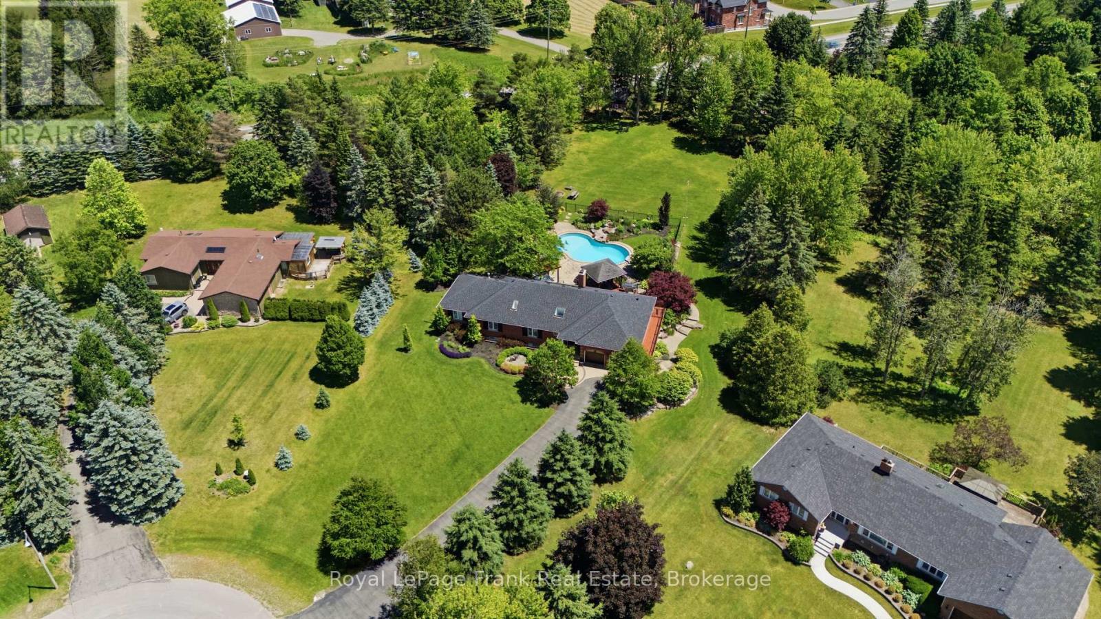 5 Craig Court, Clarington, Ontario  L1C 4H6 - Photo 2 - E13710884