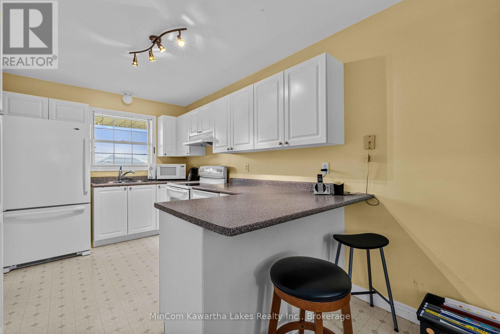 1069 Silverdale Road, Peterborough (Otonabee Ward 1), Ontario  K9J 7W5 - Photo 6 - X13710886