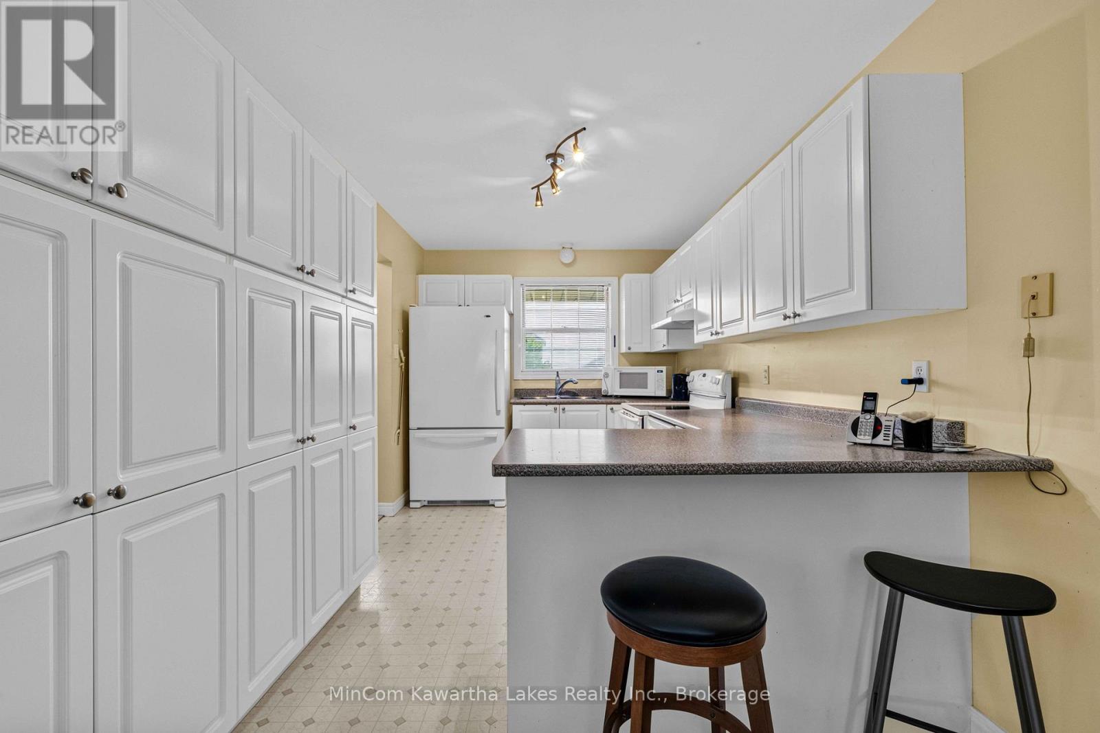 1069 Silverdale Road, Peterborough (Otonabee Ward 1), Ontario  K9J 7W5 - Photo 8 - X13710886