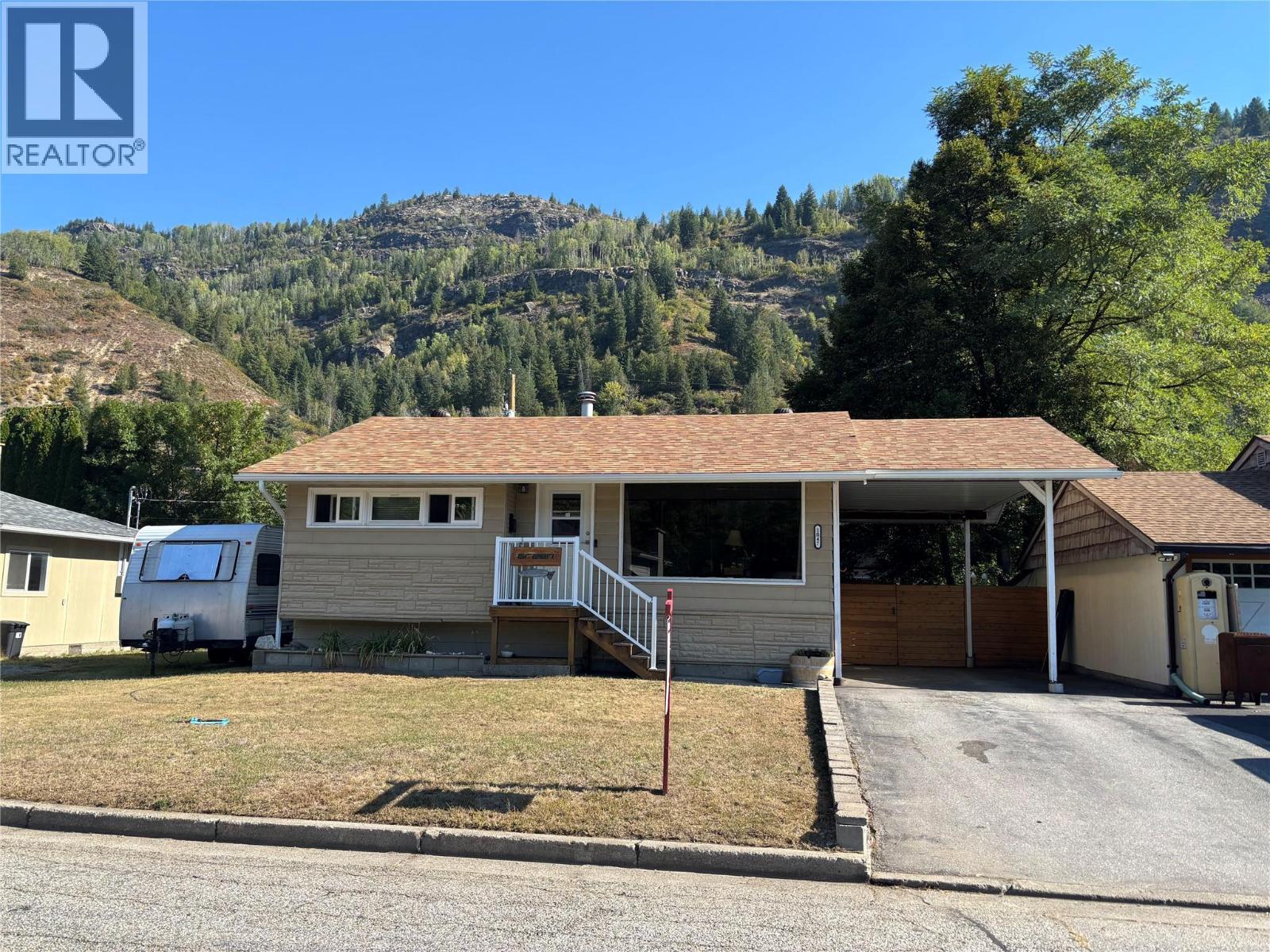 1047 REGAN Crescent, Trail, British Columbia