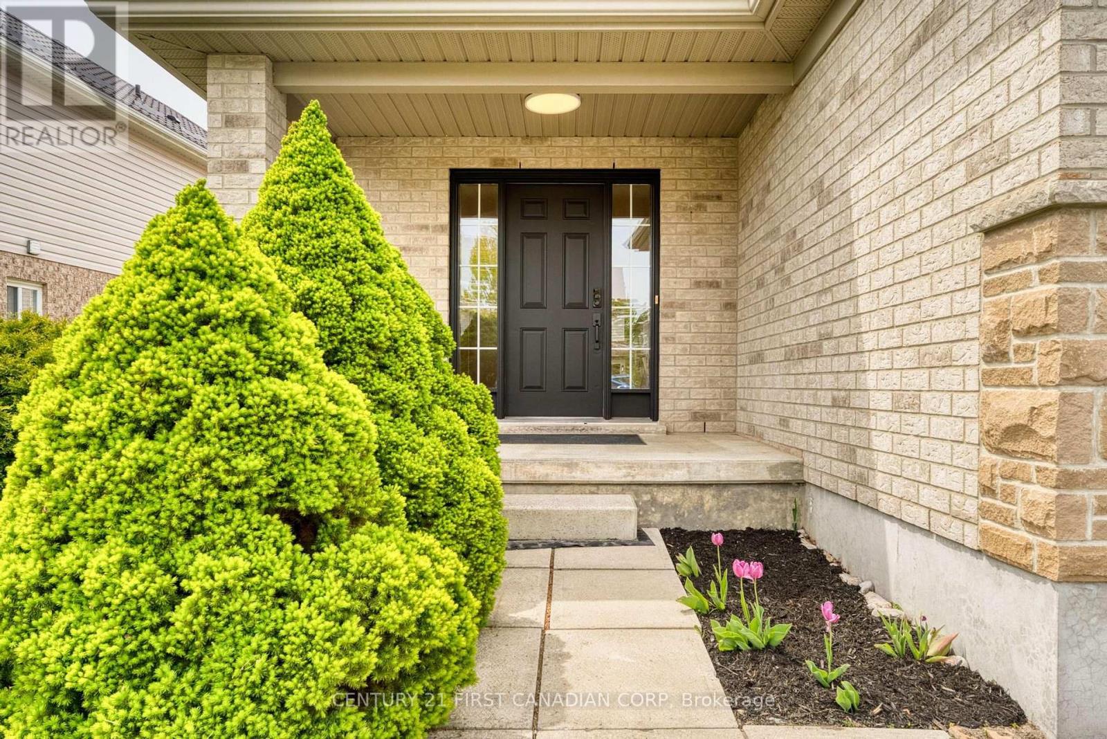 799 Oakcrossing Road, London North, Ontario  N6H 5V9 - Photo 2 - X13710894