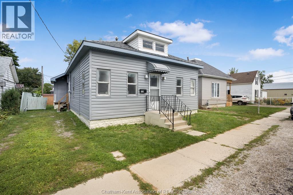 320 Lafontaine Street, Wallaceburg, Ontario  N8A 4H9 - Photo 1 - 26020621
