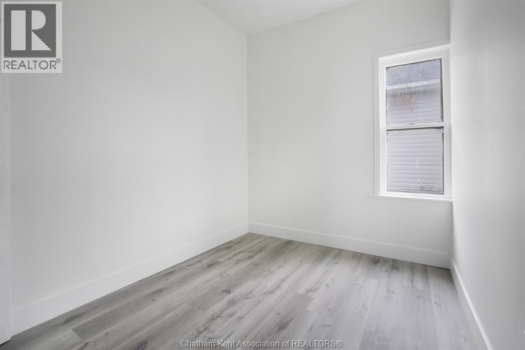 320 Lafontaine Street, Wallaceburg, Ontario  N8A 4H9 - Photo 34 - 26020621