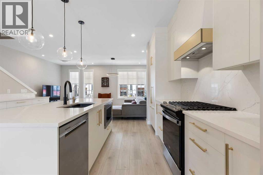 830 81 Street Sw, Calgary, Alberta  T3H 6H9 - Photo 9 - A2338681