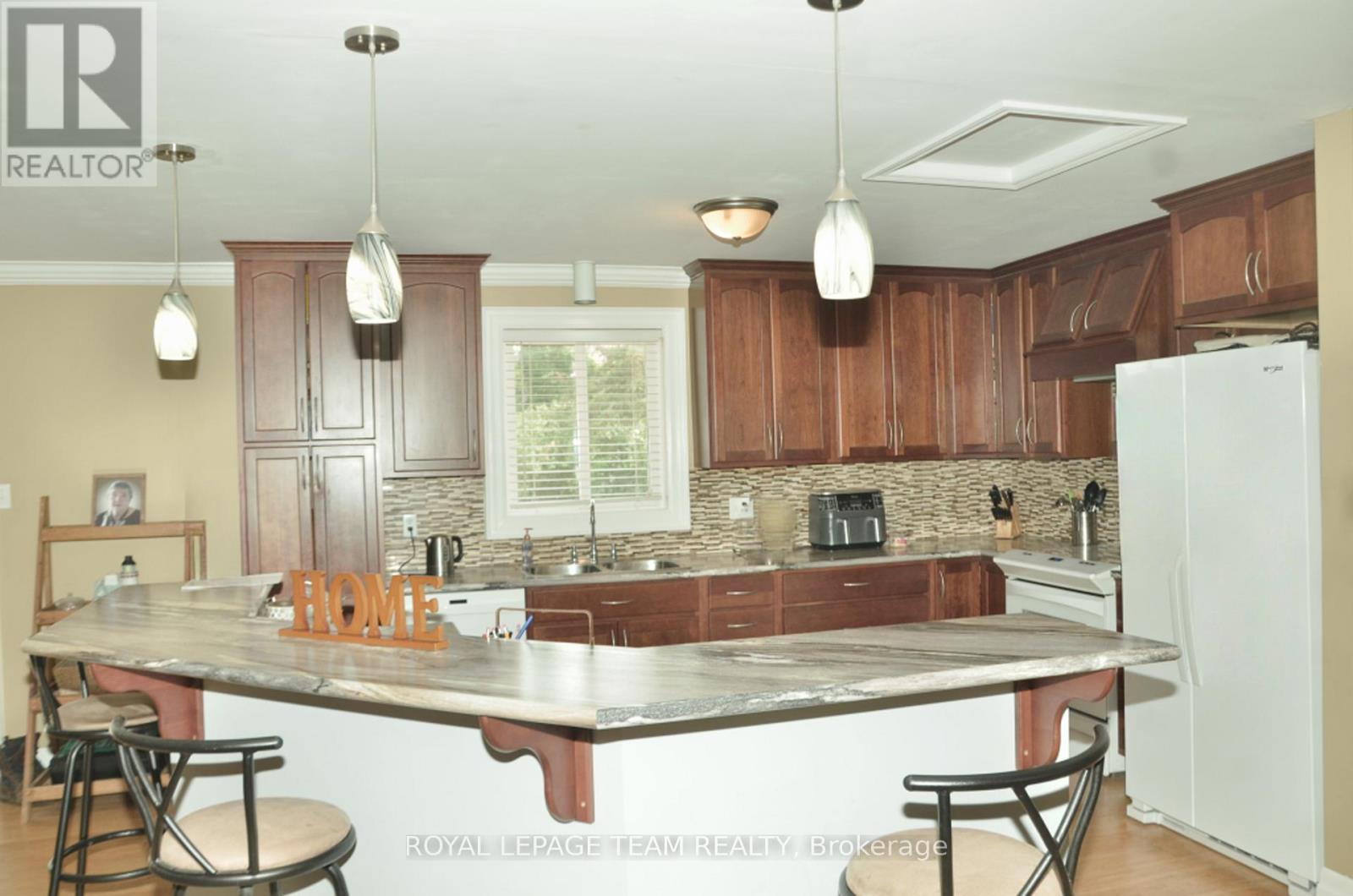 12078 Lakeshore Drive E, South Dundas, Ontario  K0C 1X0 - Photo 16 - X13710874