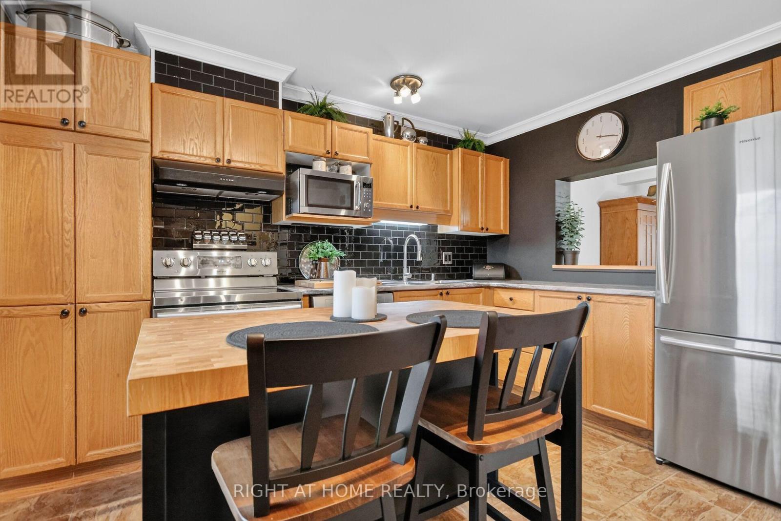 192 Monterey Drive, Ottawa, Ontario  K2H 7A8 - Photo 4 - X13710880