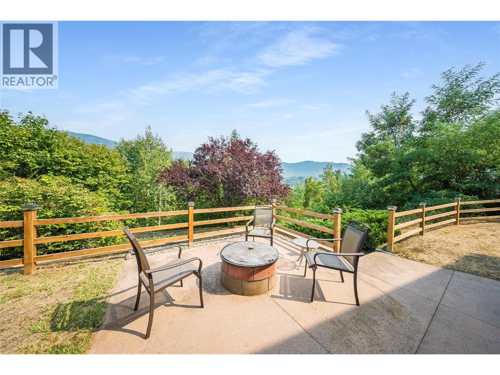 3509 5th Avenue, Castlegar, British Columbia  V1N 2V8 - Photo 5 - 10398093