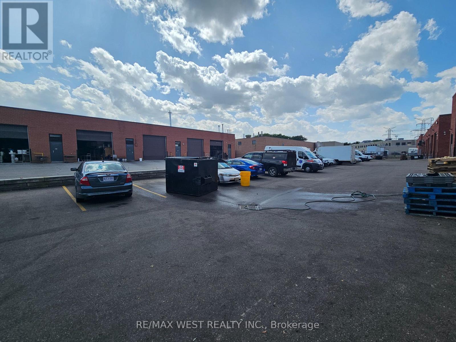4 + 4b - 210 Drumlin Circle, Vaughan, Ontario  L4K 3E3 - Photo 33 - N13708736