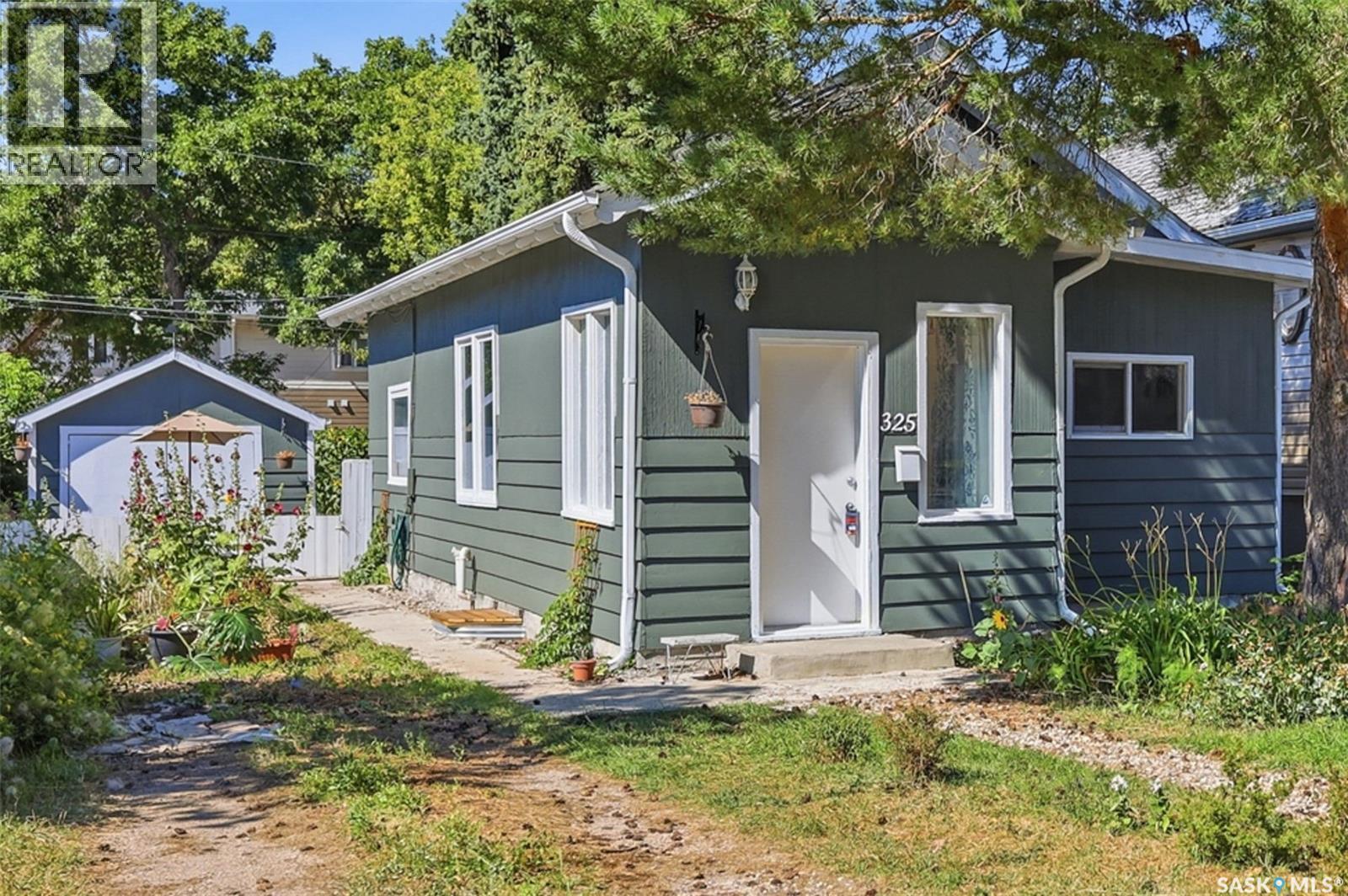325 M Avenue N, Saskatoon, Saskatchewan  S7L 2S4 - Photo 2 - SK046506