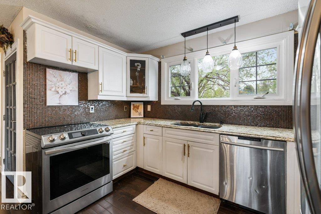 11447 39 Av NW, Edmonton, Alberta  T6J 0M5 - Photo 3 - E4500493