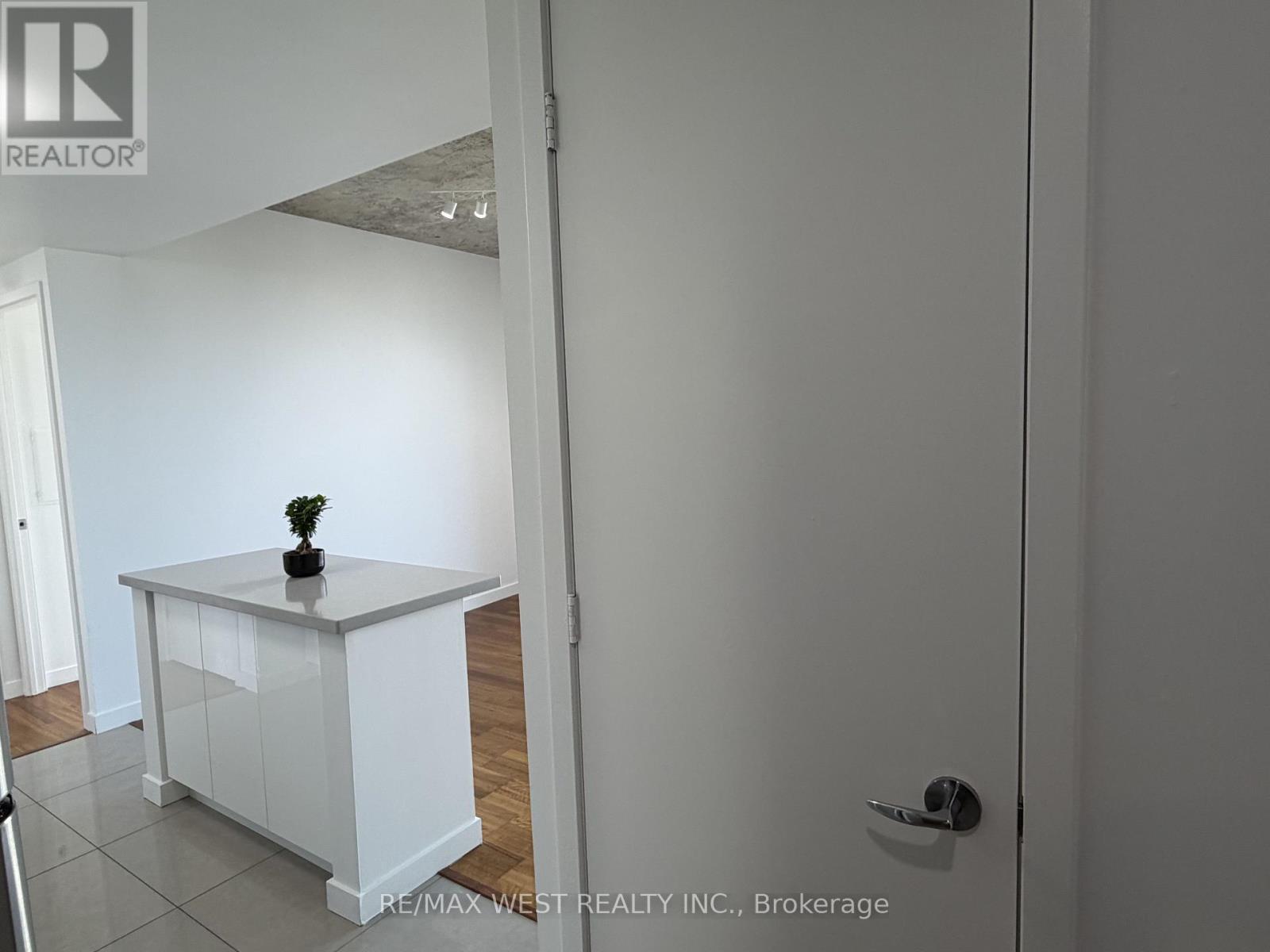 2408 - 281 Mutual Street, Toronto, Ontario  M4Y 3C4 - Photo 3 - C13710702