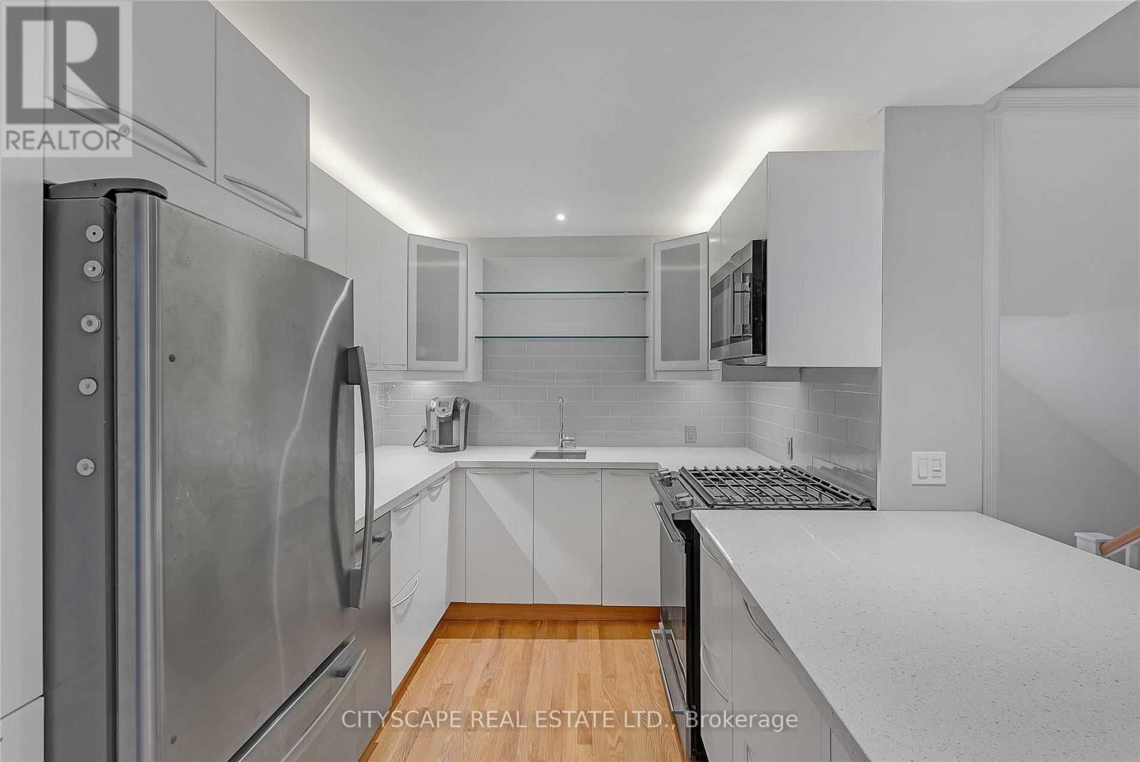 #2 Upper - 180 Strachan Avenue, Toronto, Ontario  M6J 2S9 - Photo 11 - C13710770