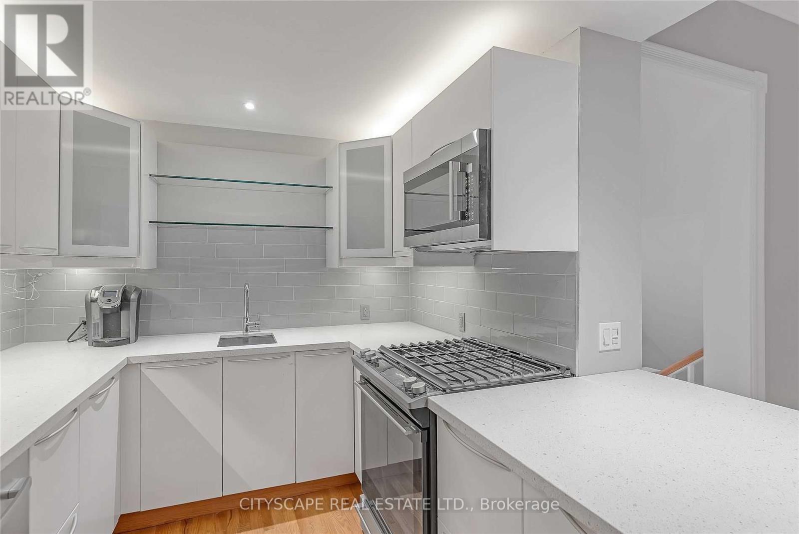 #2 Upper - 180 Strachan Avenue, Toronto, Ontario  M6J 2S9 - Photo 12 - C13710770