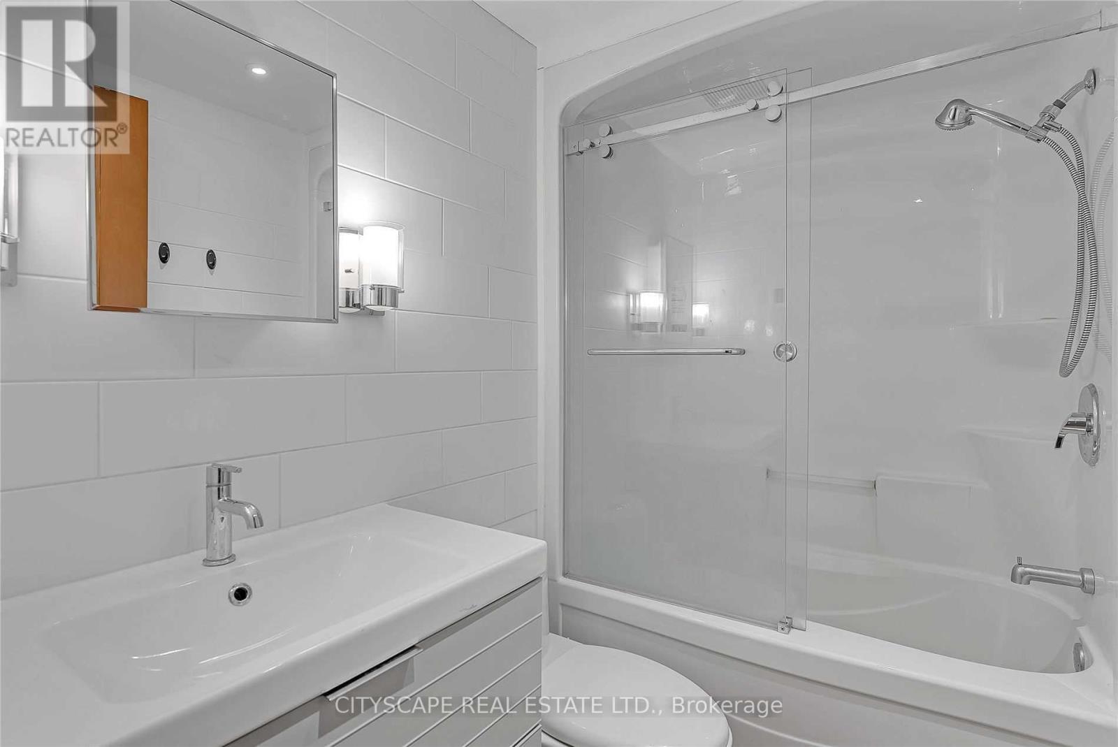 #2 Upper - 180 Strachan Avenue, Toronto, Ontario  M6J 2S9 - Photo 14 - C13710770
