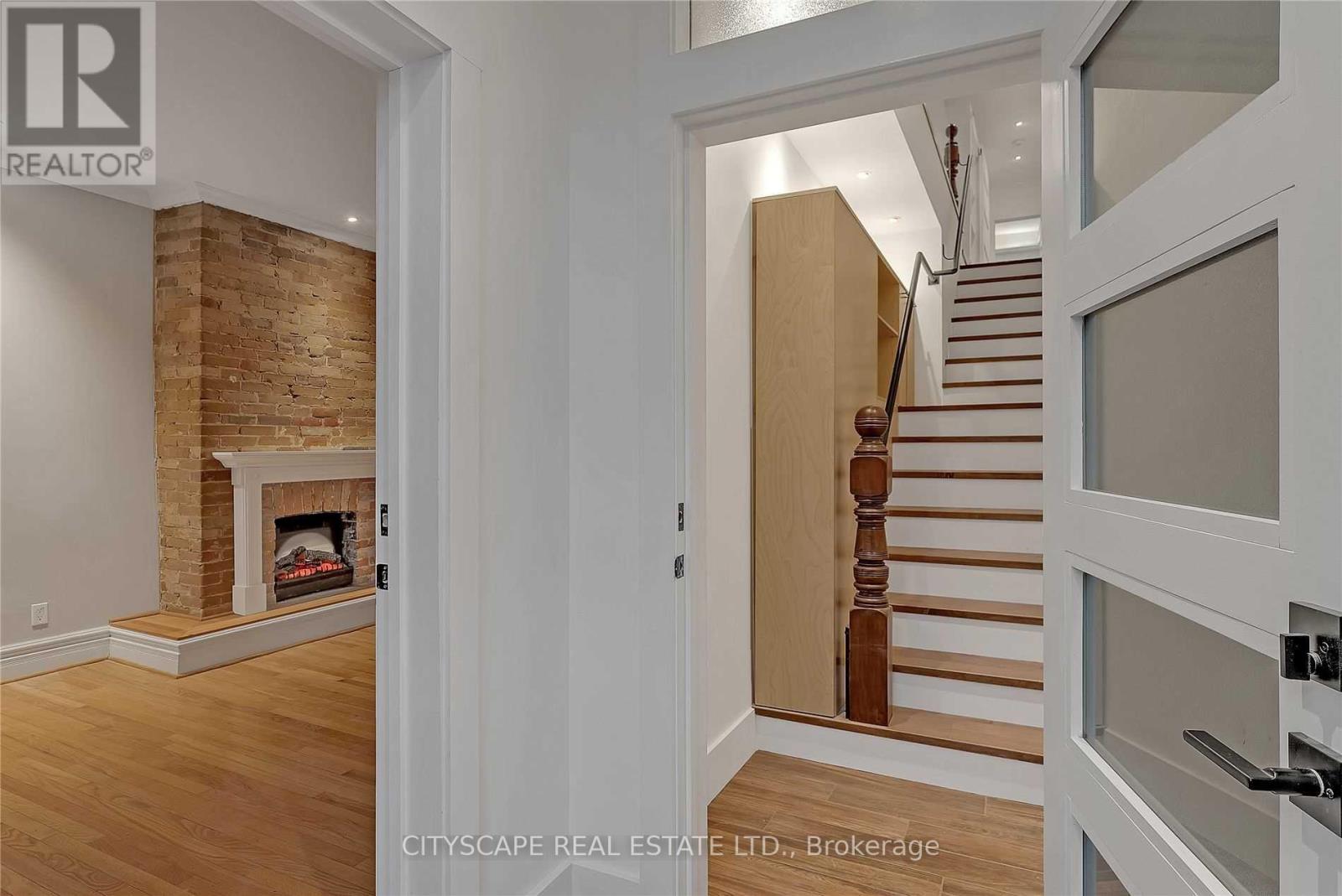 #2 Upper - 180 Strachan Avenue, Toronto, Ontario  M6J 2S9 - Photo 2 - C13710770