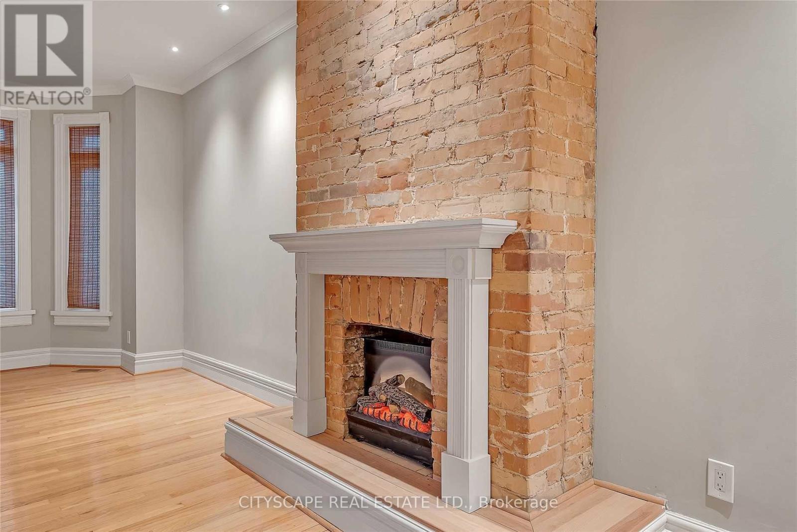 #2 Upper - 180 Strachan Avenue, Toronto, Ontario  M6J 2S9 - Photo 8 - C13710770