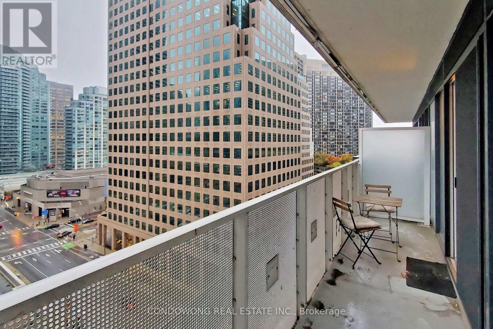 1006 - 88 Harbour Street, Toronto, Ontario  M5J 0C3 - Photo 11 - C13710796