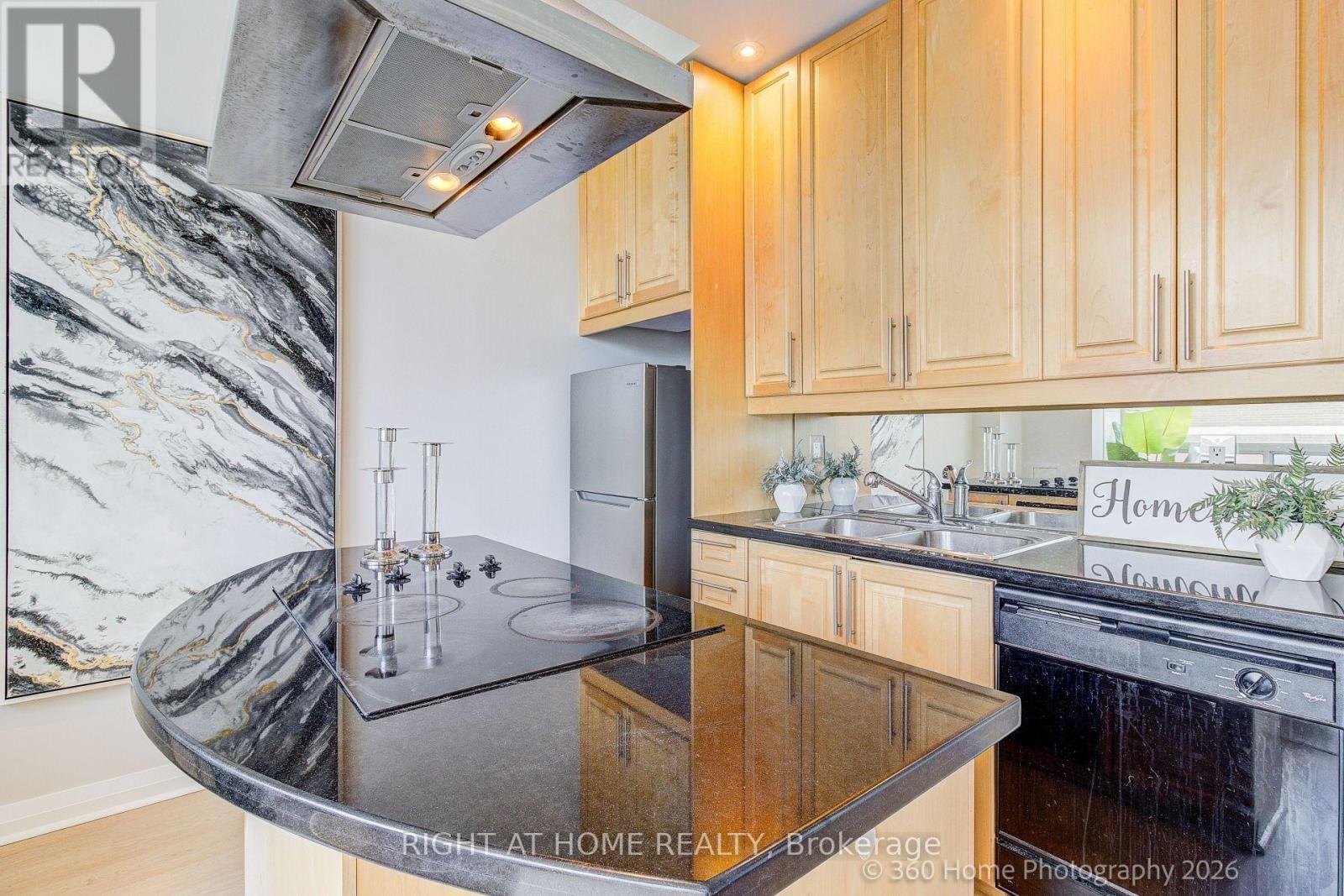 1907 - 1121 Bay Street, Toronto, Ontario  M5S 2B3 - Photo 14 - C13710846