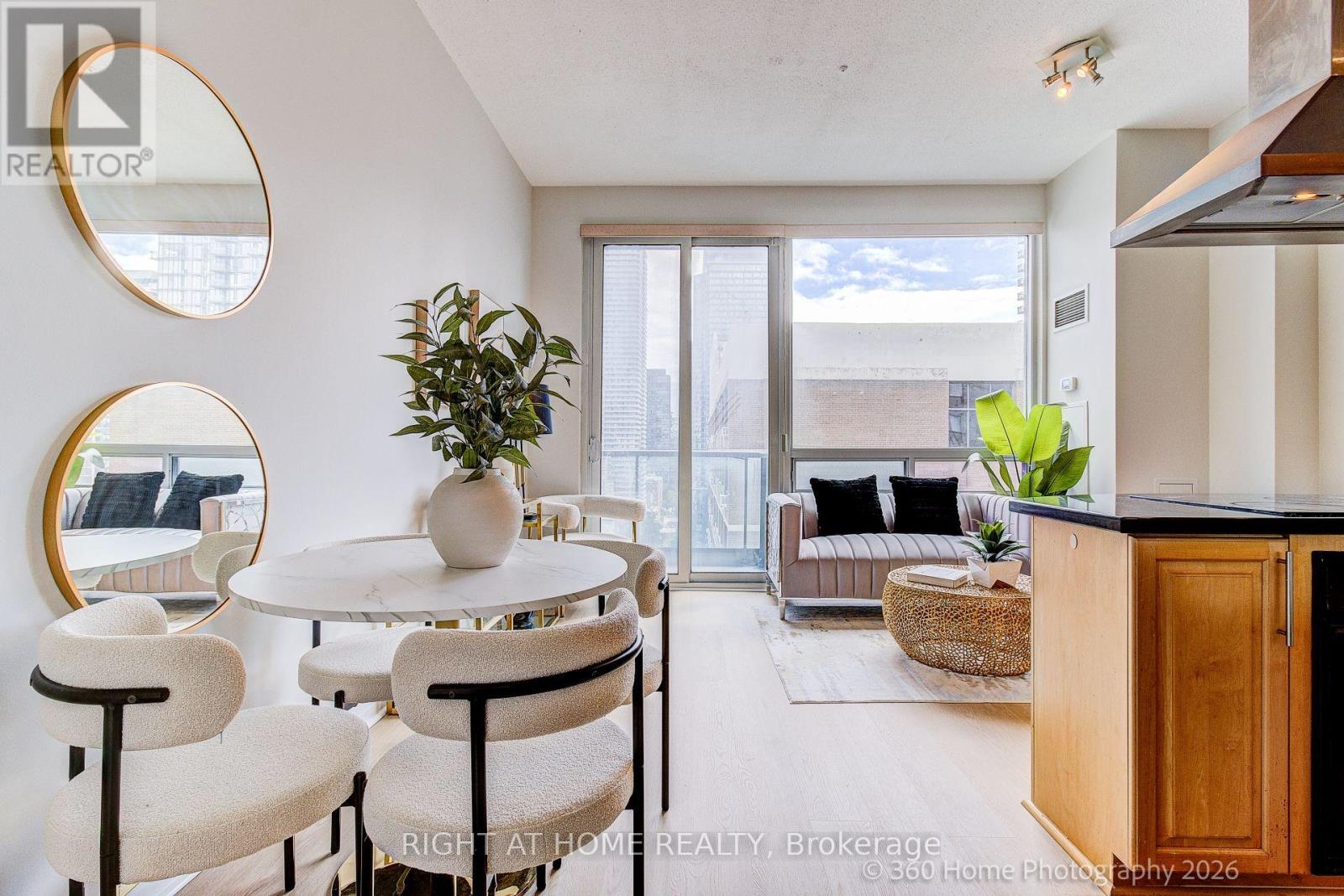 1907 - 1121 Bay Street, Toronto, Ontario  M5S 2B3 - Photo 6 - C13710846
