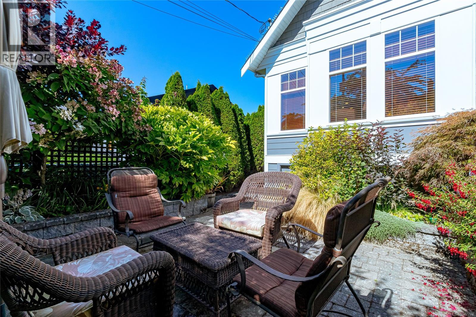376 Sylvia St, Victoria, British Columbia  V8V 1C6 - Photo 4 - 1047774