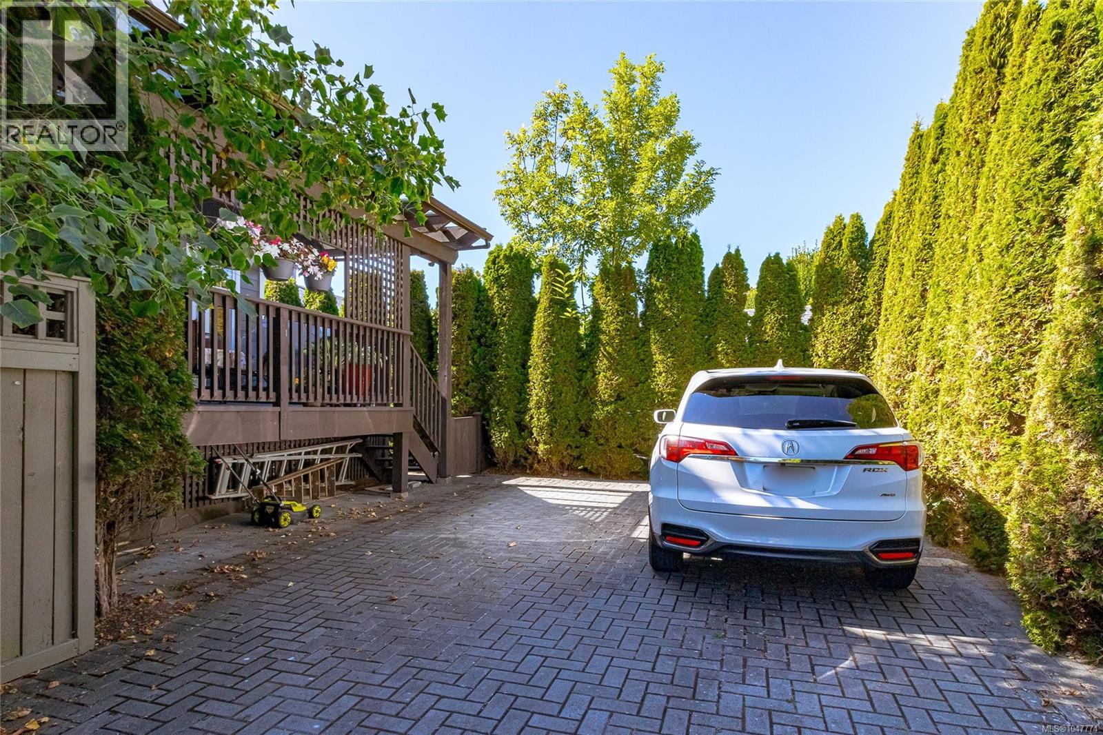 376 Sylvia St, Victoria, British Columbia  V8V 1C6 - Photo 32 - 1047774