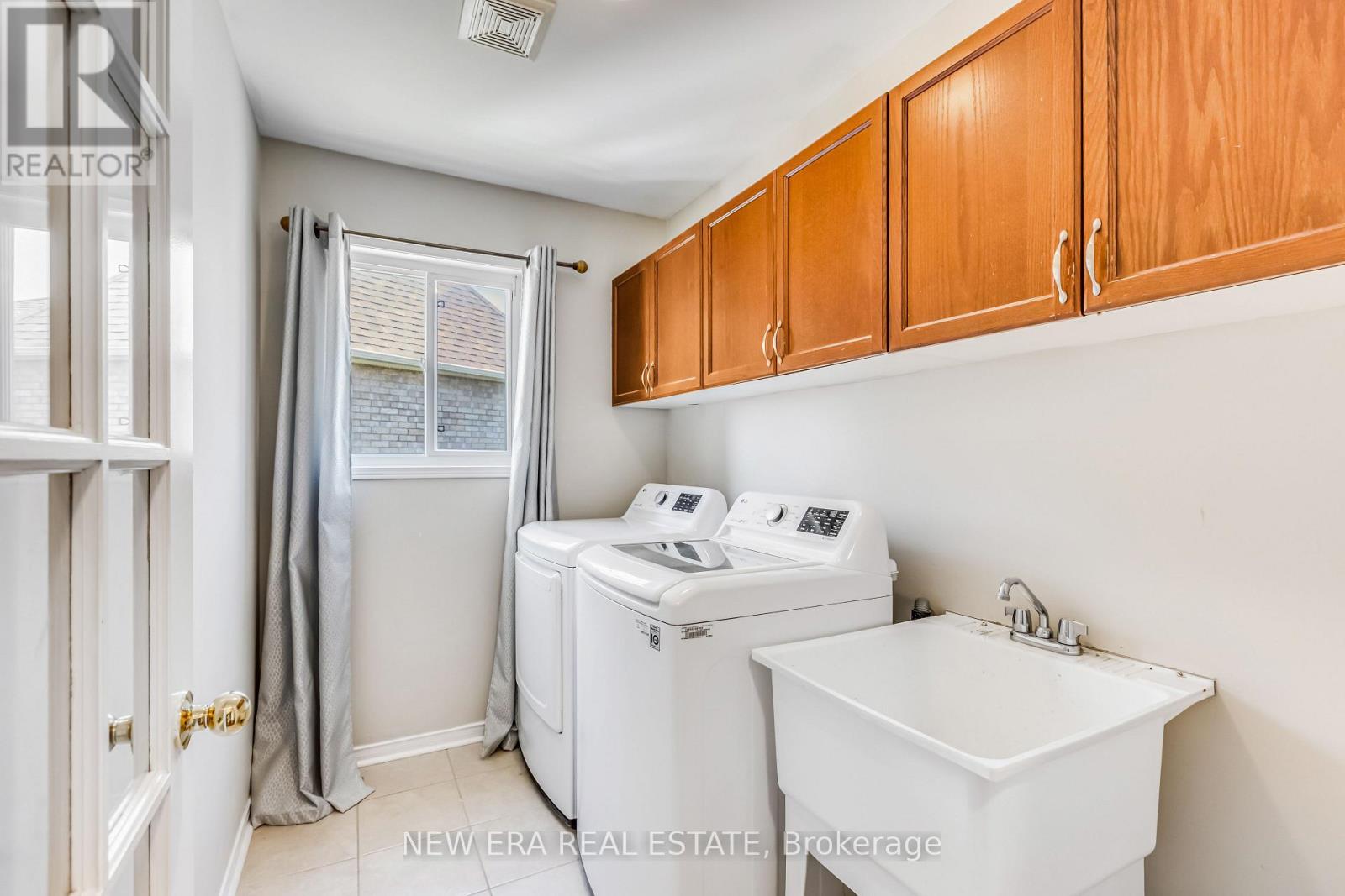 11 Warnford Circle, Ajax, Ontario  L1T 0J6 - Photo 13 - E13710722