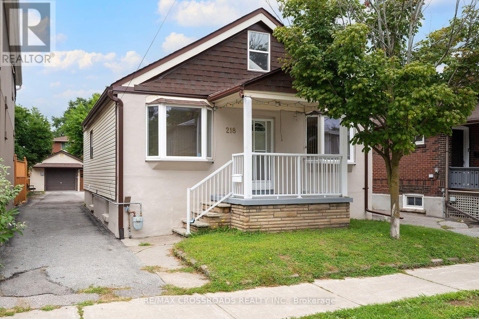 218 GLEDHILL AVENUE, Toronto, Ontario