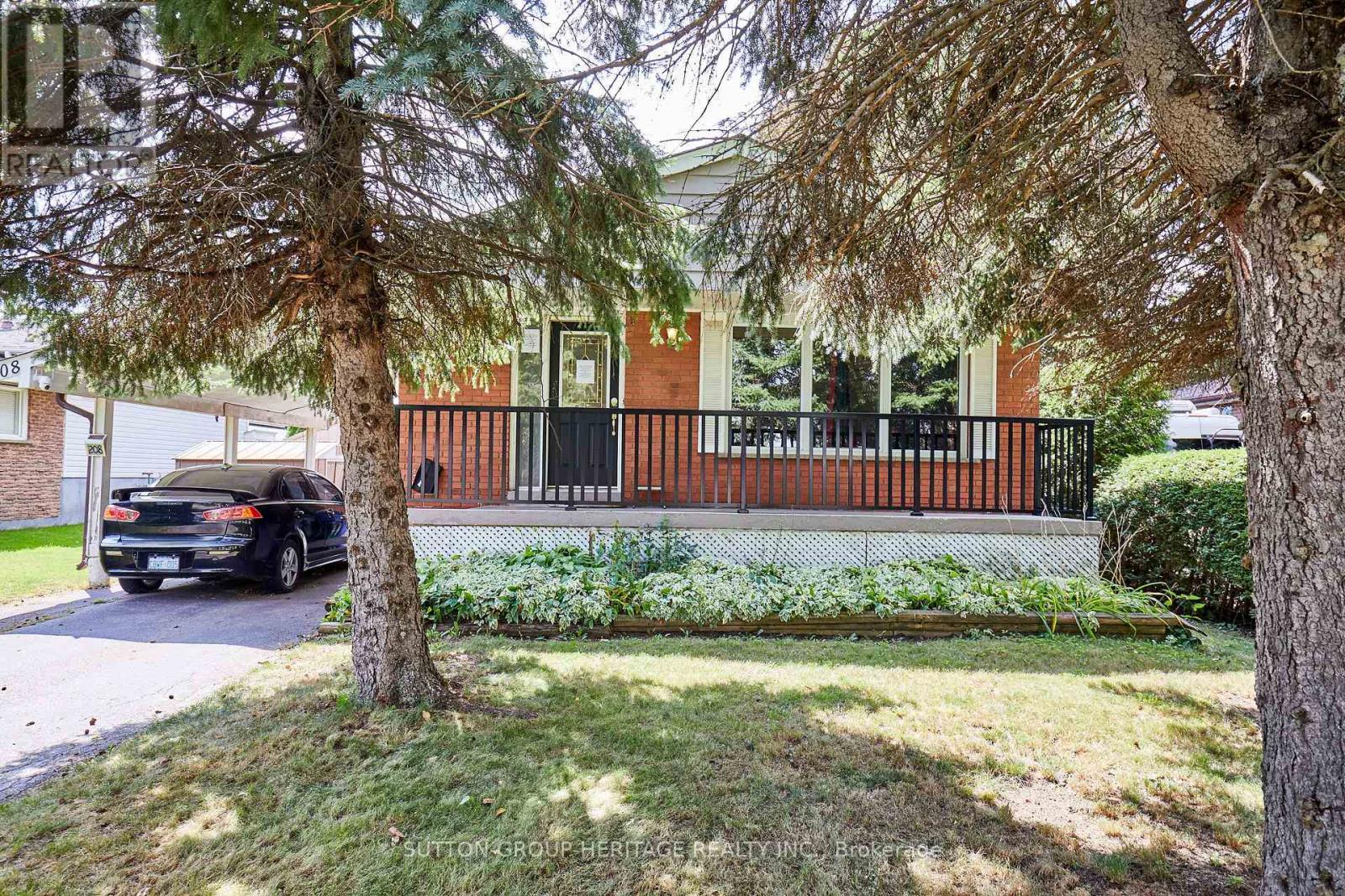 208 FAREWELL STREET, Oshawa, Ontario