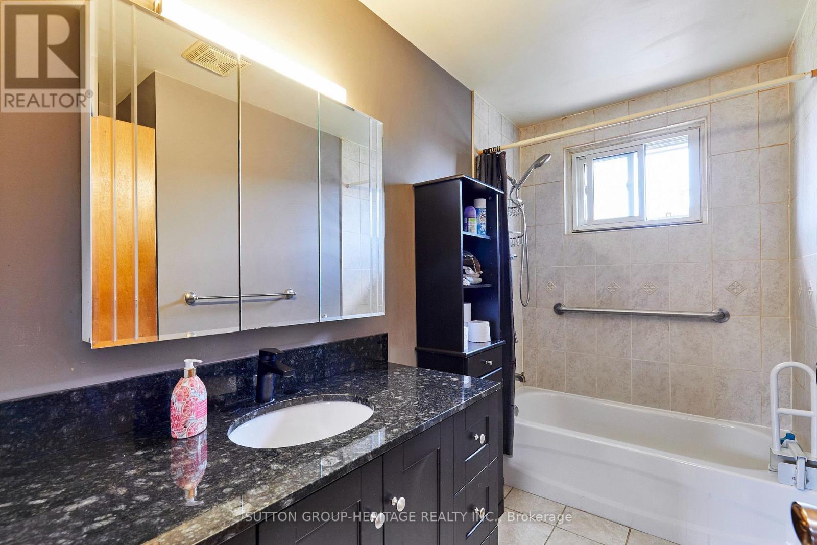 208 Farewell Street, Oshawa, Ontario  L1H 6L7 - Photo 19 - E13710758