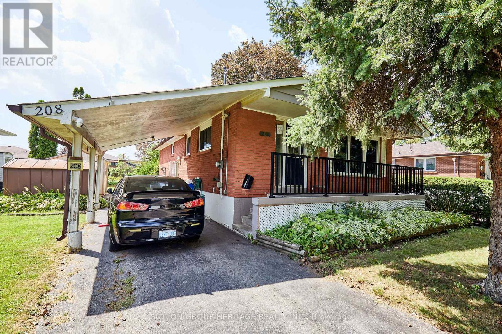 208 Farewell Street, Oshawa, Ontario  L1H 6L7 - Photo 2 - E13710758