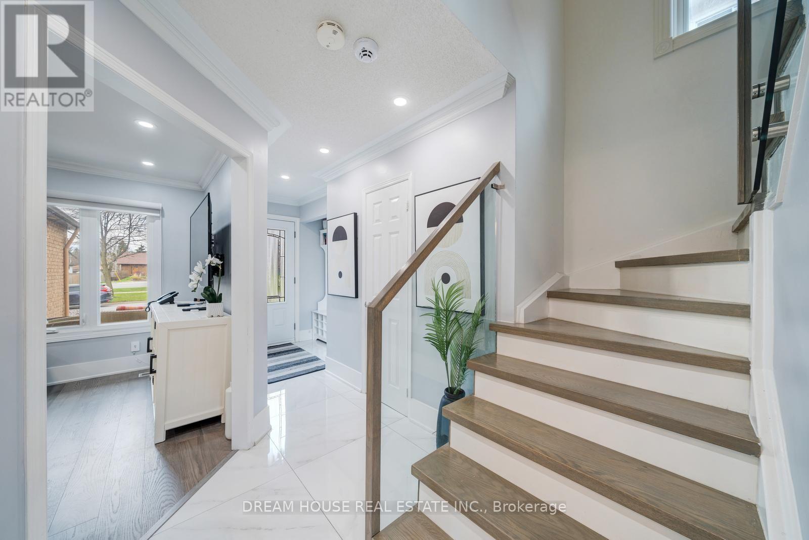 73 Hewitt Crescent, Ajax, Ontario  L1S 7B4 - Photo 6 - E13710762