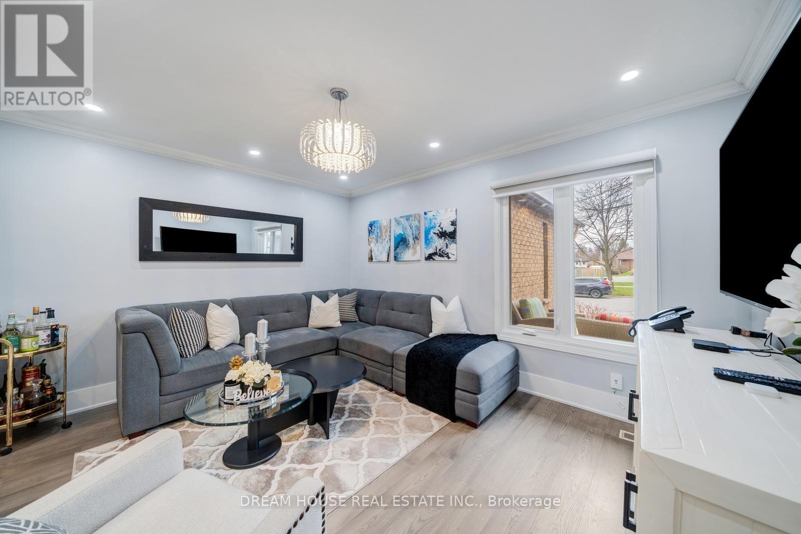 73 Hewitt Crescent, Ajax, Ontario  L1S 7B4 - Photo 7 - E13710762