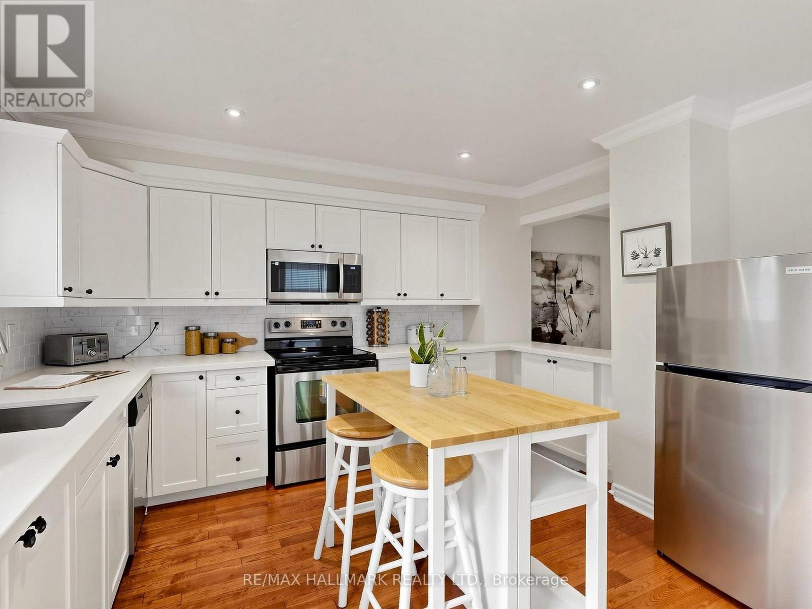 108 Knox Avenue, Toronto, Ontario  M4L 2P2 - Photo 16 - E13710772
