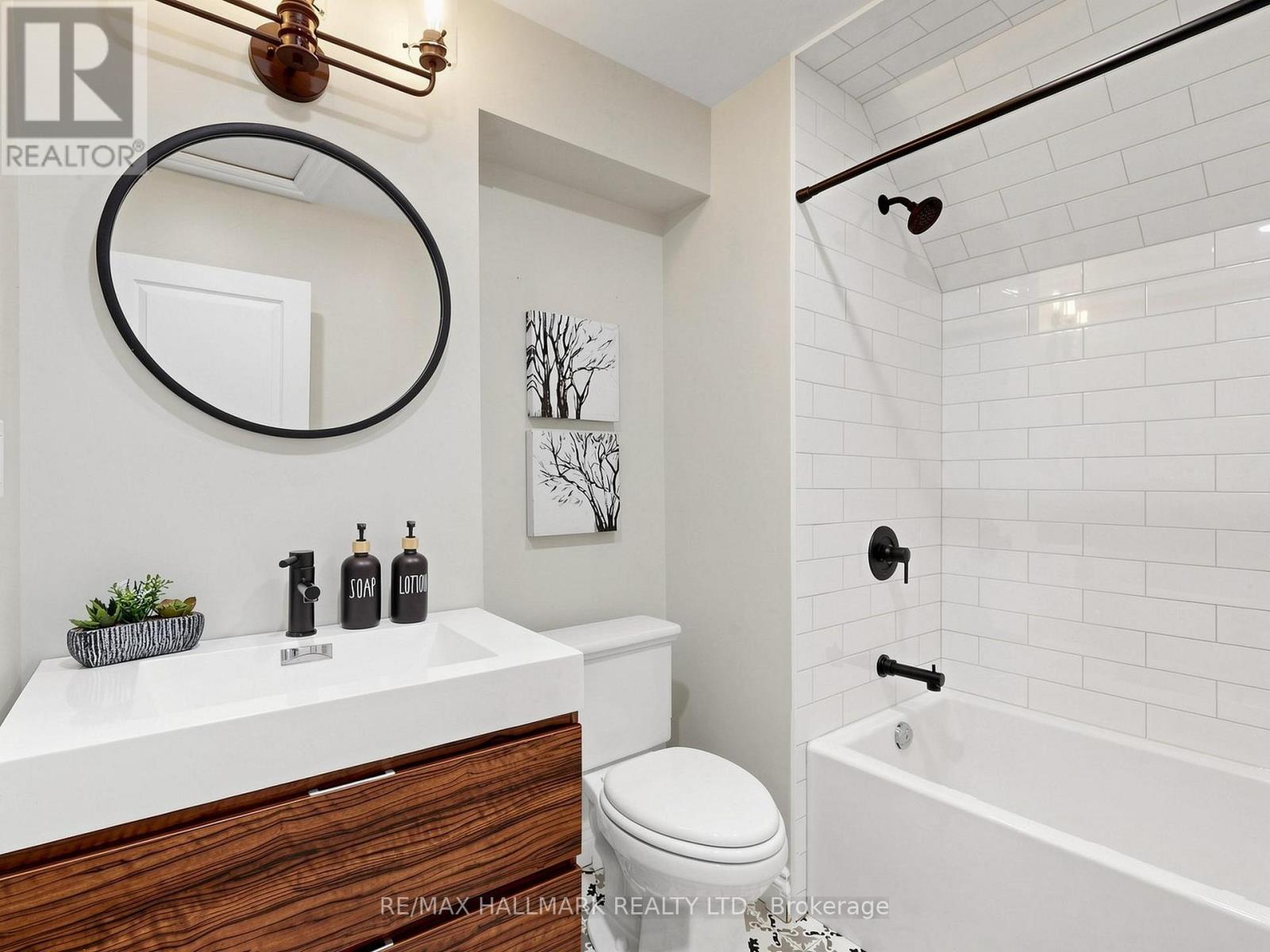 108 Knox Avenue, Toronto, Ontario  M4L 2P2 - Photo 29 - E13710772