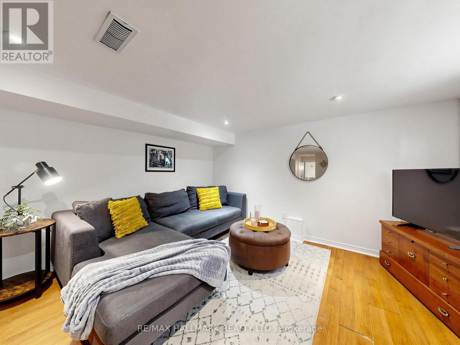 108 Knox Avenue, Toronto, Ontario  M4L 2P2 - Photo 31 - E13710772