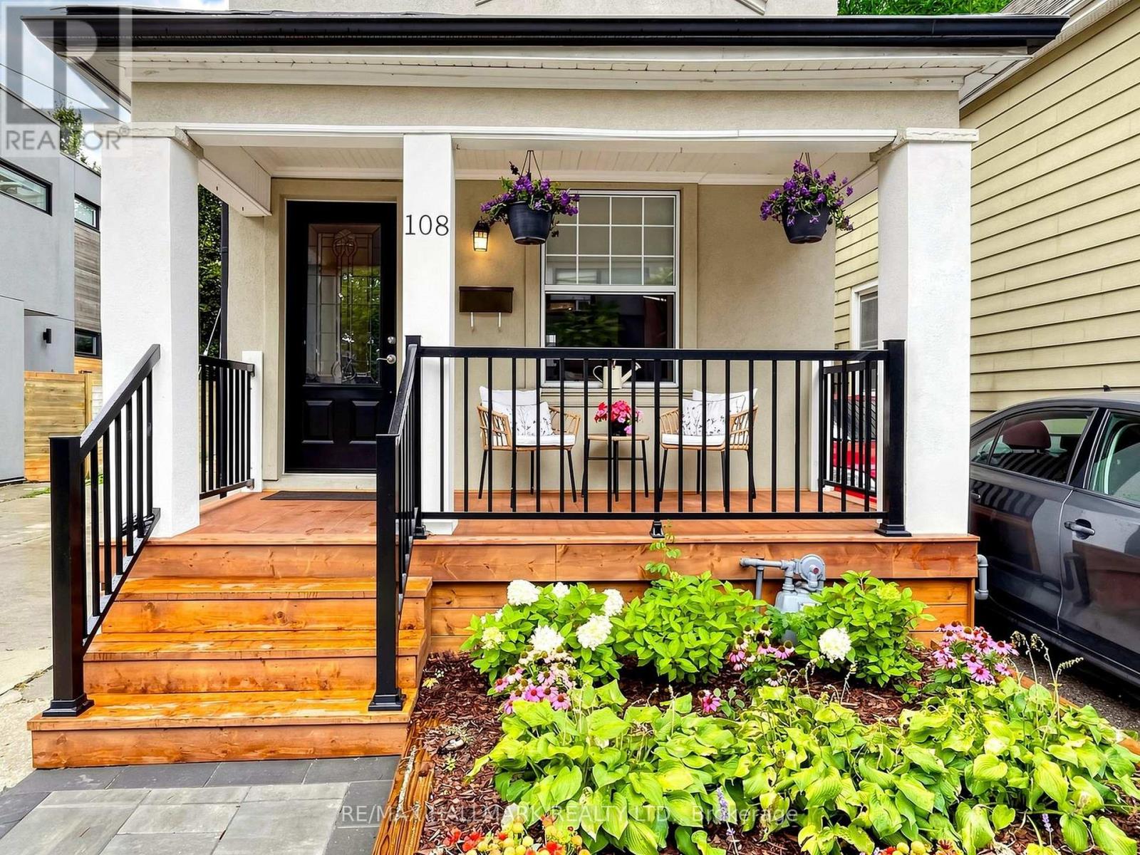 108 Knox Avenue, Toronto, Ontario  M4L 2P2 - Photo 4 - E13710772